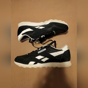 Reebok Womens Classic Sneakers